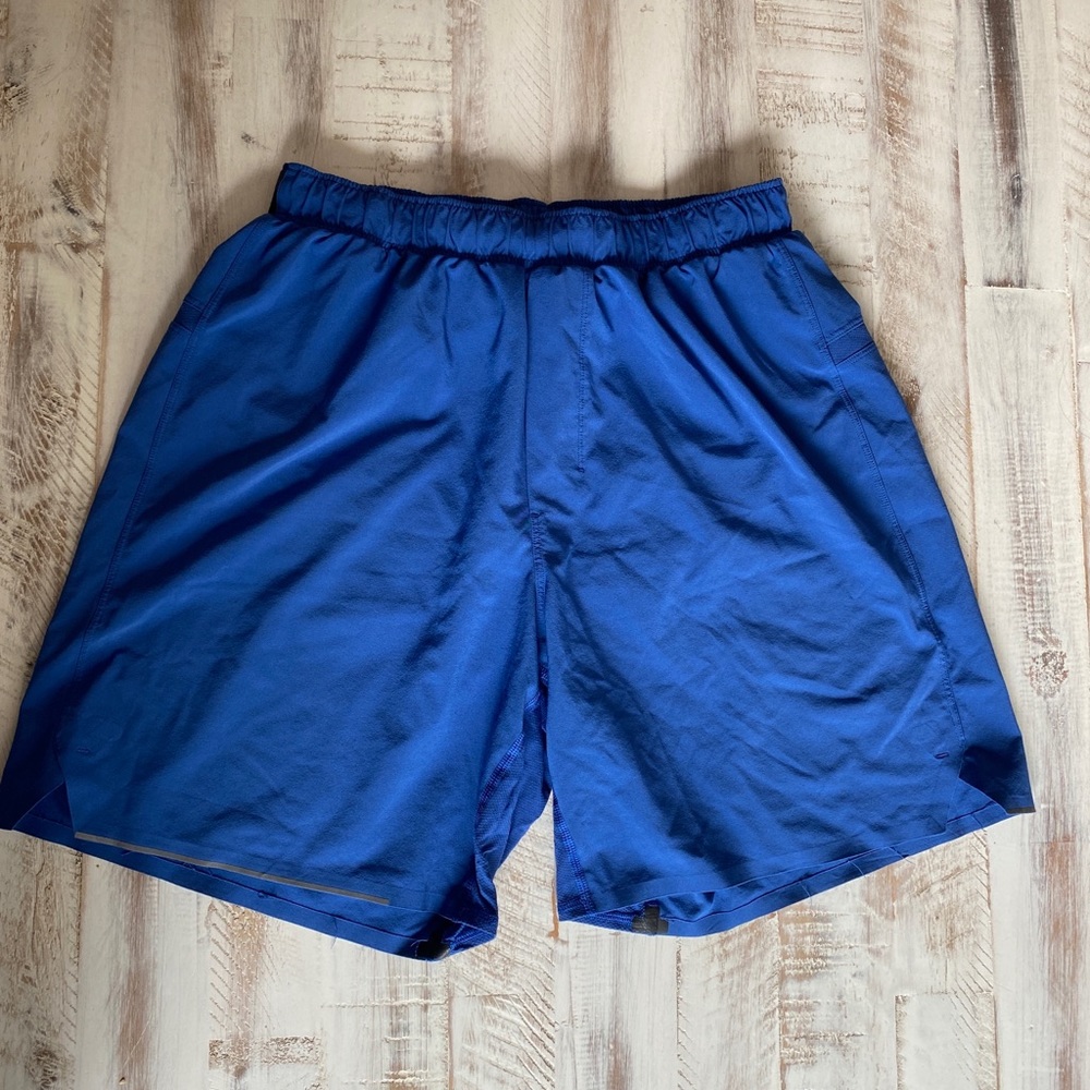 Mens Lululemon 7” shorts with liner